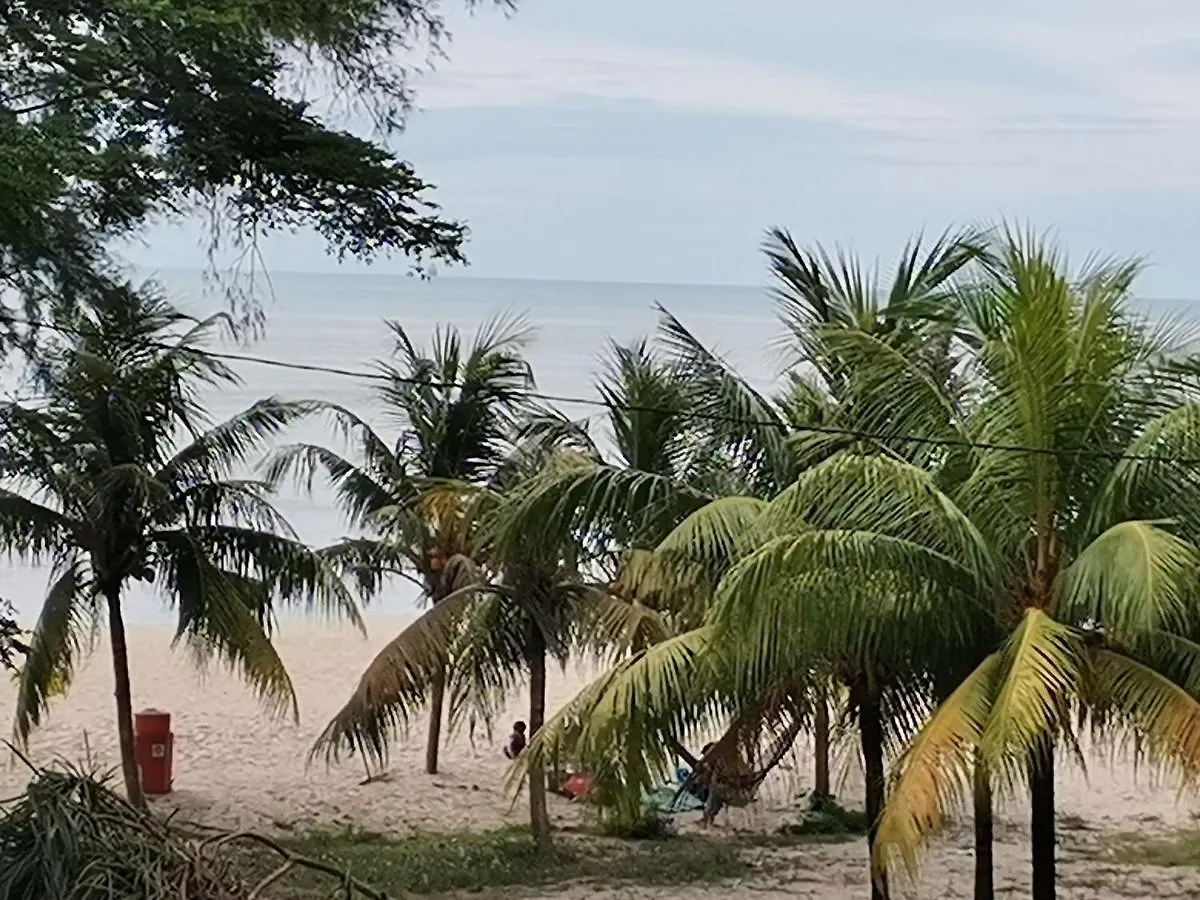 By The Sea Batu Ferringhi Beach Front Apartment Suite